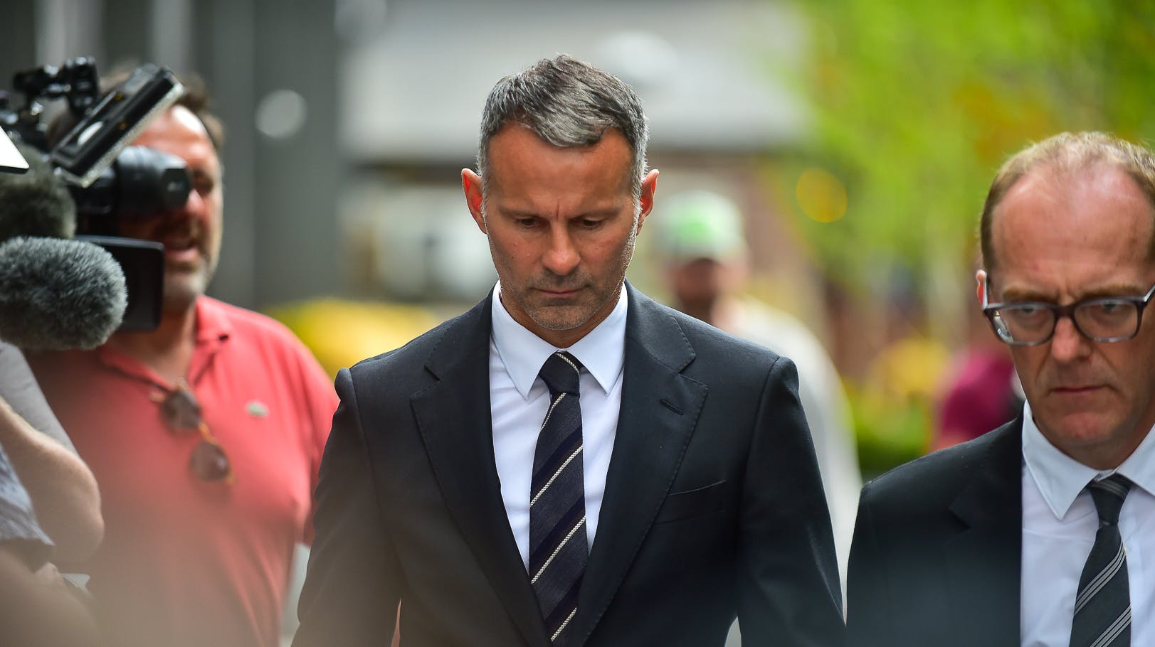 Ryan Giggs er tiltalt for vold mod sin ekskæreste og hendes lillesøster.