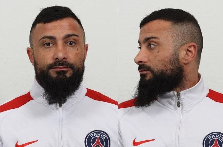 34-årige Sahin Celal Gülfirat er efterlyst efter at have medvirket i et knivstikkeri.