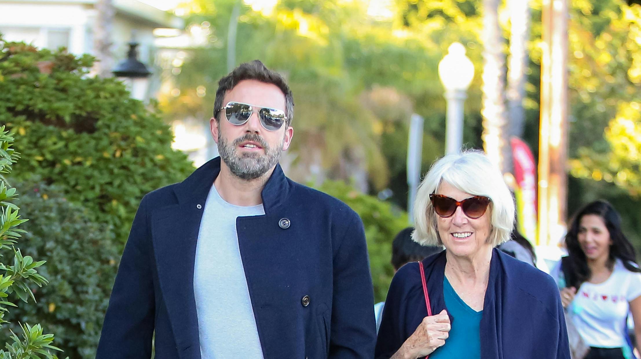 Ben Affleck med sin mor, Chris Anne Holdt. Billedet er fra 2019.