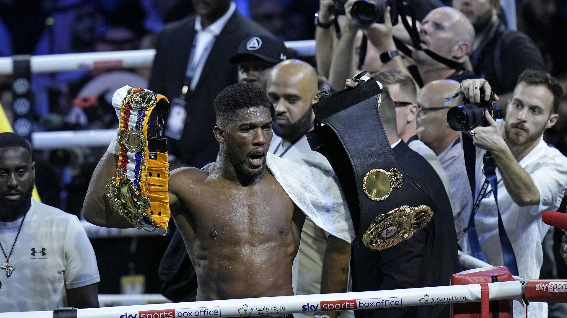 Det var en oprevet Anthony Joshua, der natten til søndag tabte til Oleksandr Usyk.