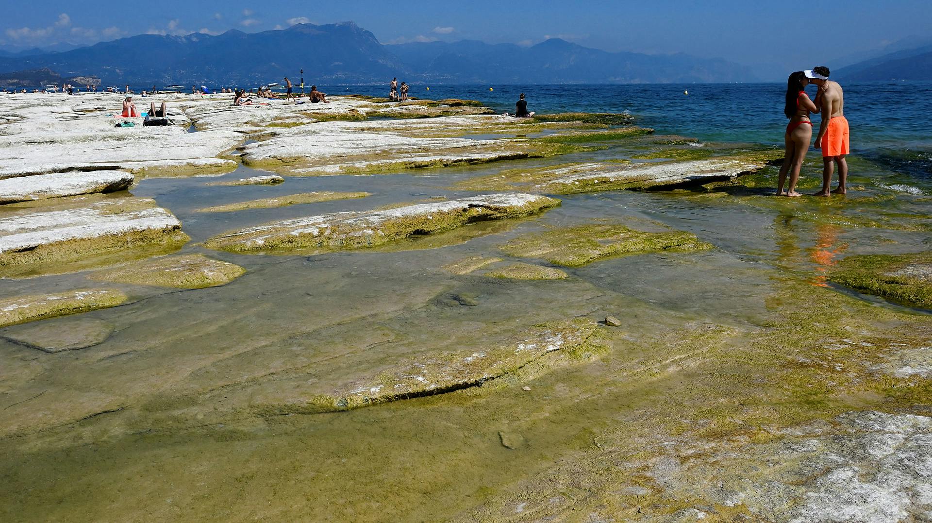 Den værste tørke i 70 år har ramt området her ved Gardasøen i Italien.