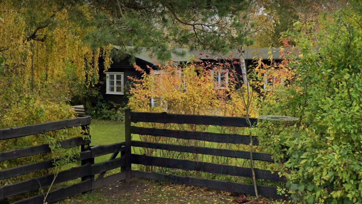 Caroline Boserup overtog sit sommerhus 1. august. Det ligger på en overskuelig 858 kvm. stor grund.