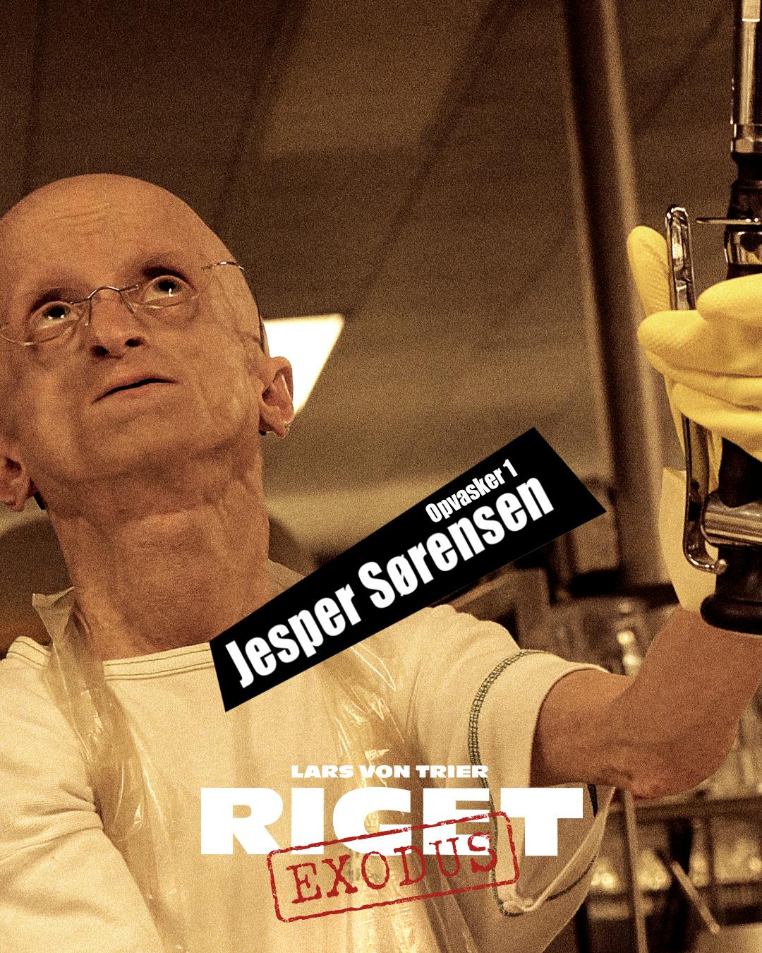 Som en af de helt overraskende castings, er Jesper Sørensen - kendt fra TV 2 som "Progeria-Jesper" - med i "Riget" som den ene af Rigshospitalets to opvaskere. Den anden er en specialfremstillet robot.
