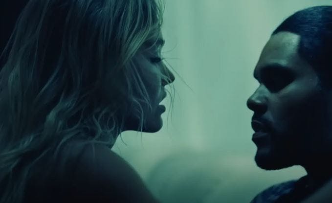 Det går hedt for sig i traileren til "The Idol", som du kan se øverst i artiklen.