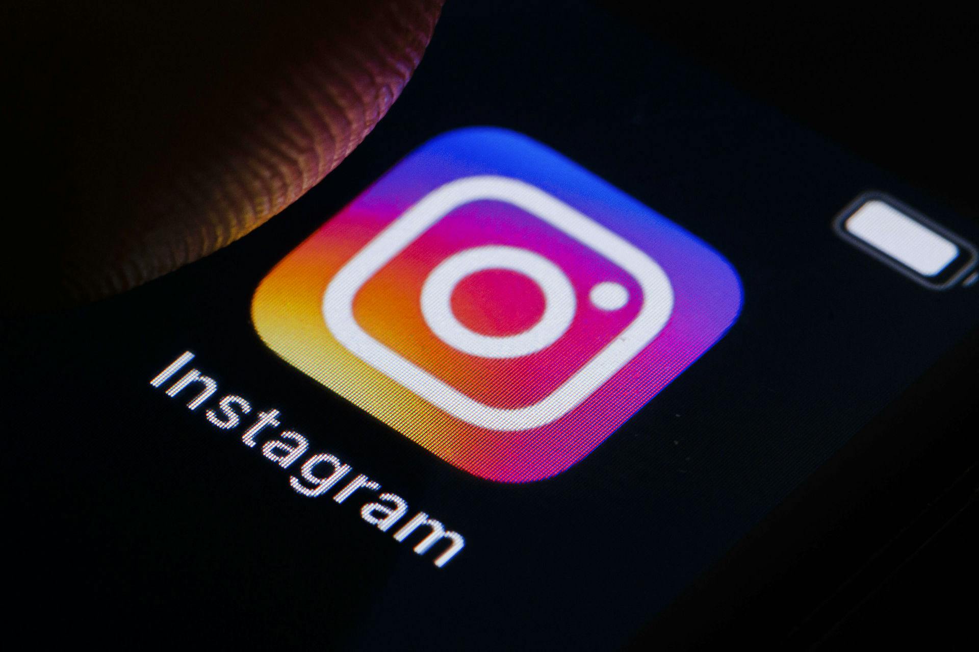 Instagram har kopieret Be Reals funktion, der gør det muligt, at tage billeder med både front- og bagkamera samtidig.