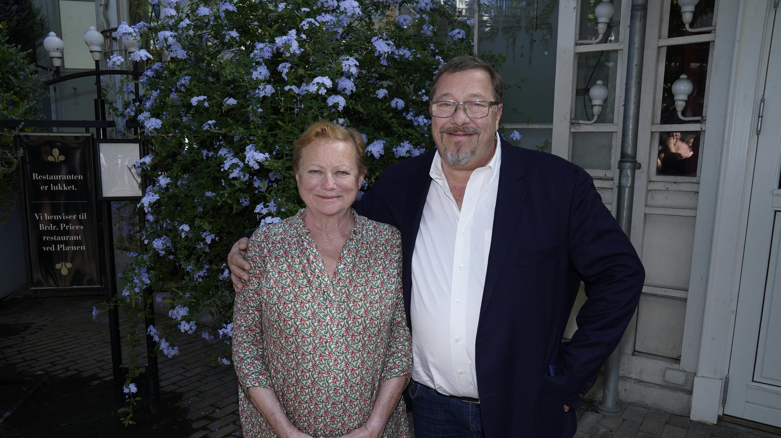 Lisbet Dahl og James Price jokede om at starte en revy i Tivoli, men blot fem dage senere sad de til møde med kulturchefen.