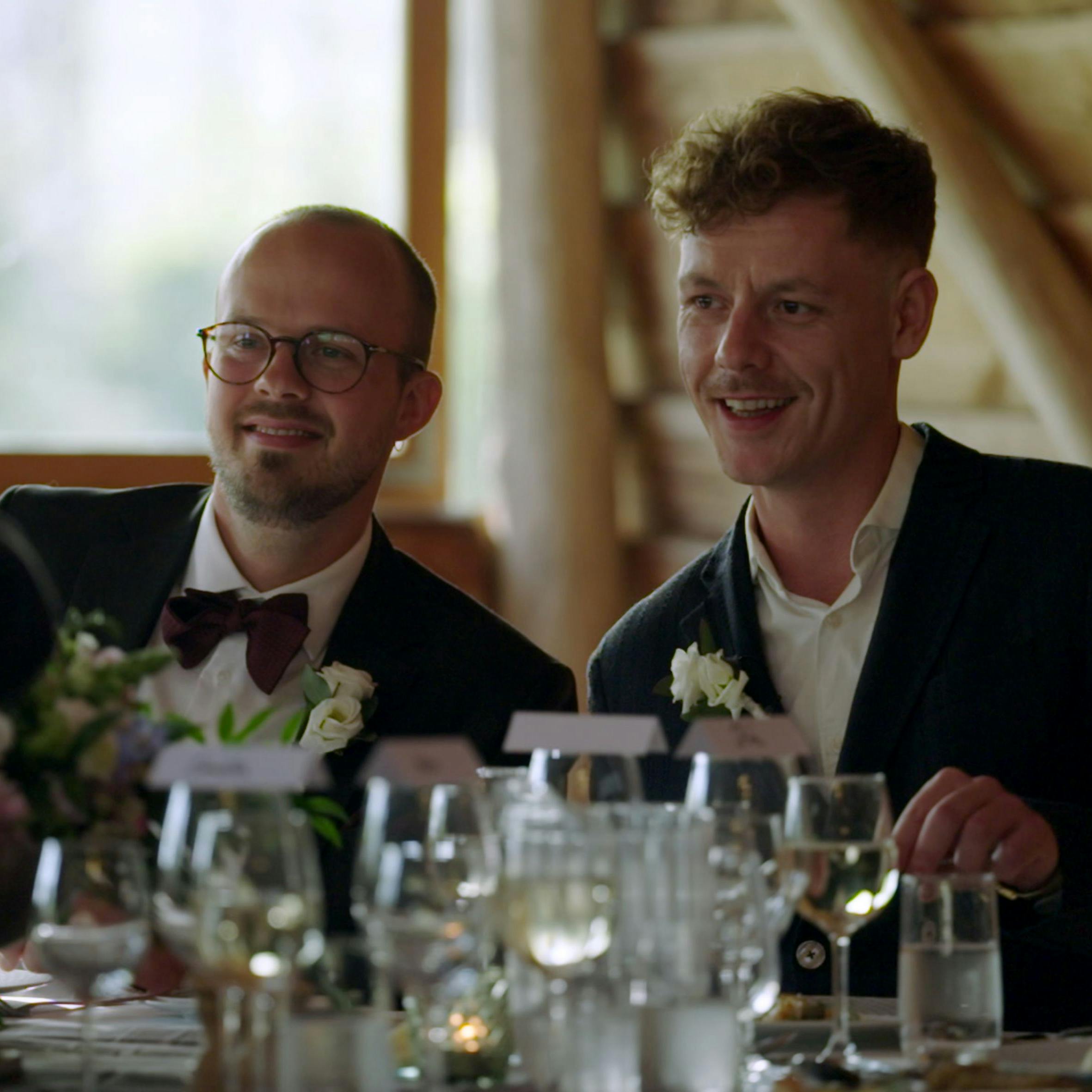 Sebastian Lundgreen Søvsø og Anders Reinholdt Jonssen til deres bryllup i "Gift ved første blik".