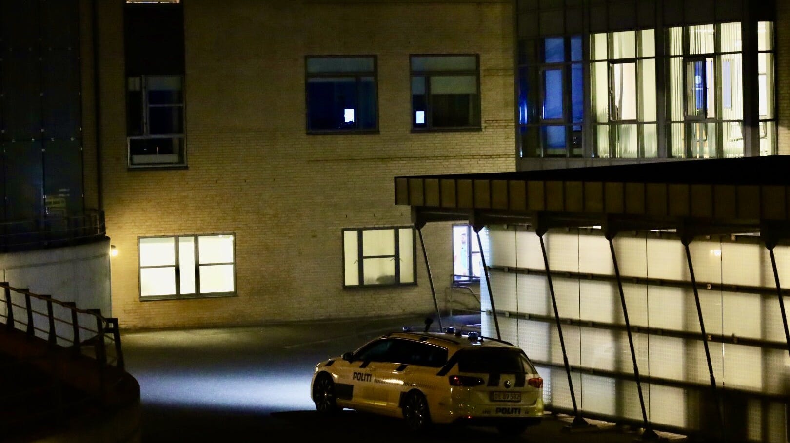 Politiet var med på sygehuset, da de to ambulancer med de sårede nåede frem.