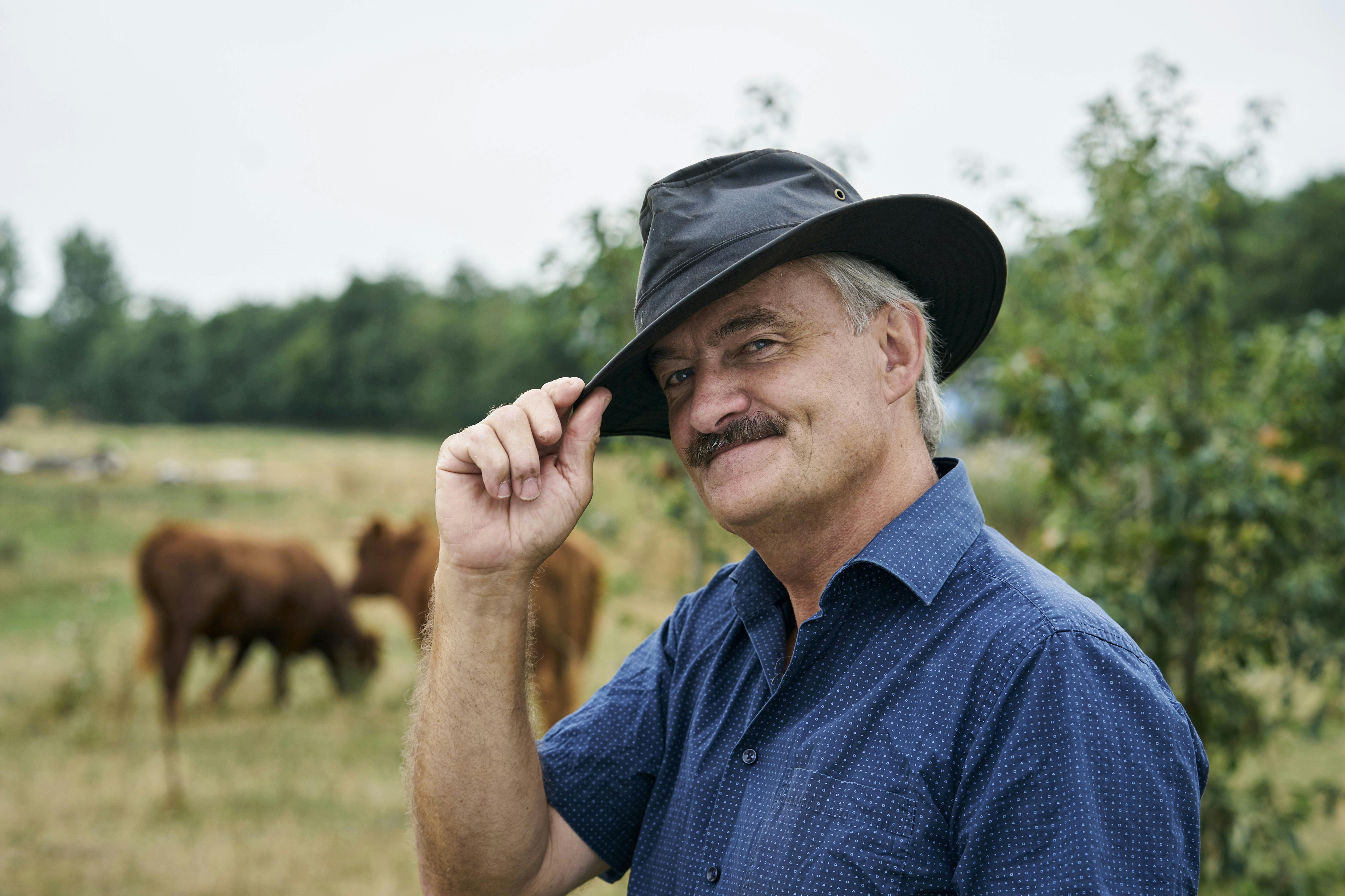 Leif er stolt over, at 42 kvinder fandt ham så interessant, at de sendte ham et brev.