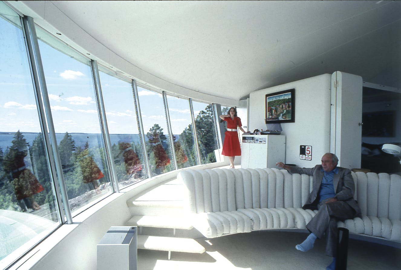 Det var her i villa fjolle i den stockholmske skærgård, Spies udsatte "Yvonne" for overgrebet. I sit runde, svenske sommerhus havde han desuden et lydtæt parringsrum. 