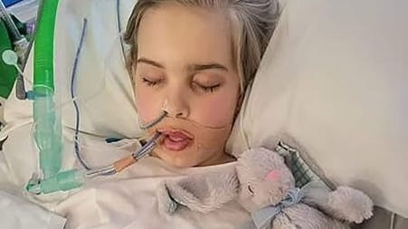 Archie Batterbee har siden april måned ligget i respirator, efter han blev fundet livløs. Nu skal han begraves.