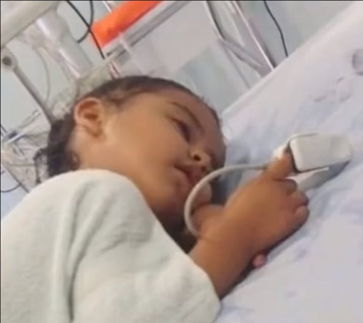 Tre-årige Camila Martinez kæmpede for sit liv på hospitalet. 