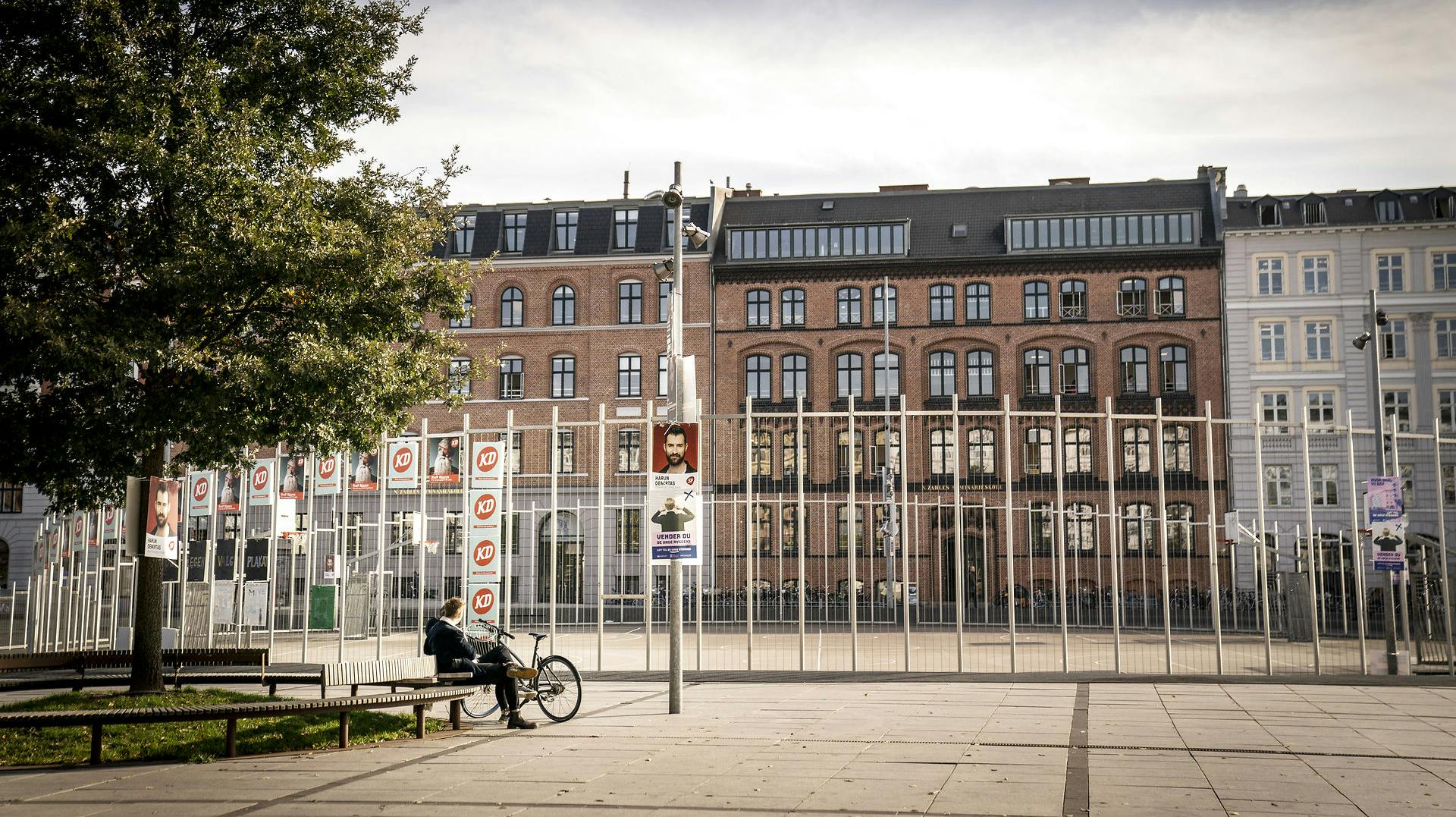 Børn og voksne fik sig en slem forskrækkelse på Israels Plads torsdag eftermiddag.