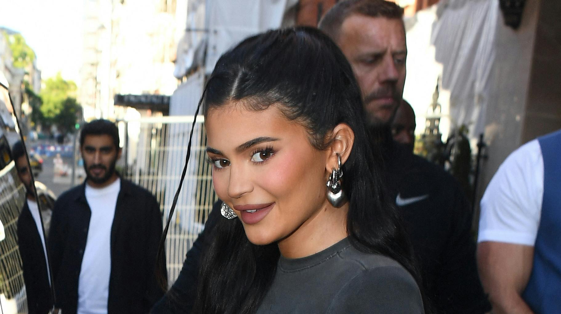 Kylie Jenner Har afsløret navnet på hendes og Travis Scotts søn – men kun til én fan.