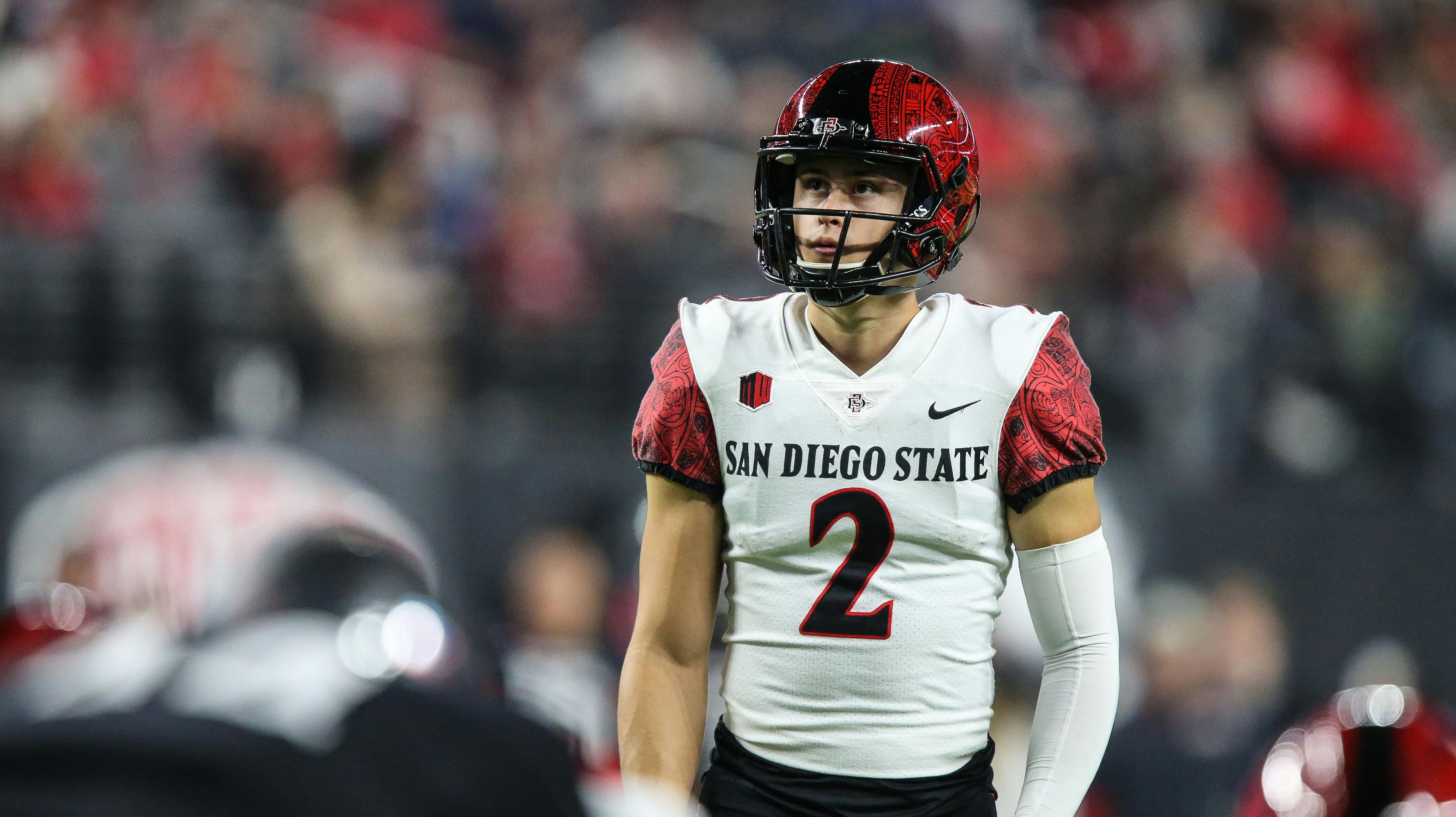 Matt Ariaza spillede for San Diego State, inden han blev draftet af NFL-holdet Buffalo Bills, som nu har revet hans kontrakt i stykker.