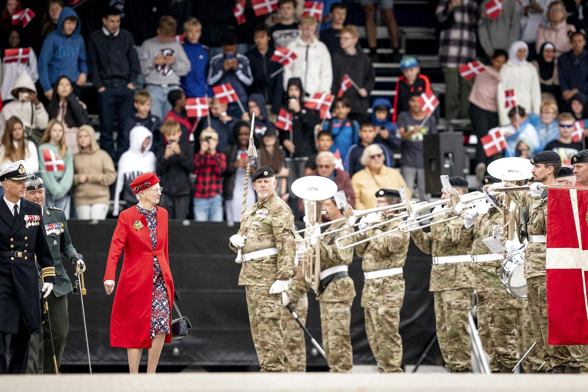 Forsvaret markerer dronningens 50-års regentjubilæum, Dronning Margrethe, Dronningen