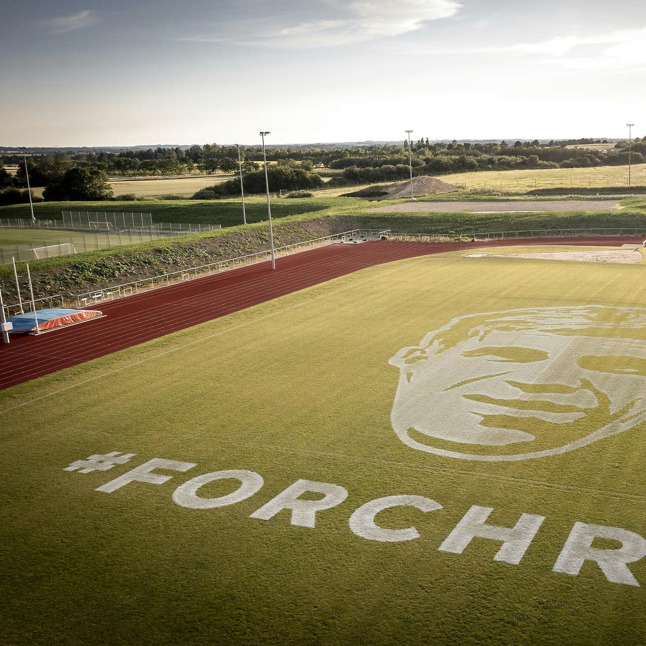 Forud for Tour de France malede en robot e tmalet gigantisk portræt af Chris Anker Sørensen i Holbæk Sportsby.