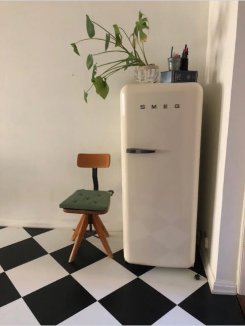 Kom med et bud, opfordrer sælgeren. Hvor meget ville du slippe for det fordømte køle/fryseskab?