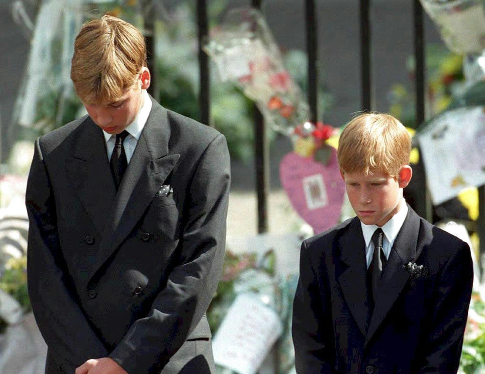For 25 år siden oplevede disse to brødre et alt for tidligt og stort tab.