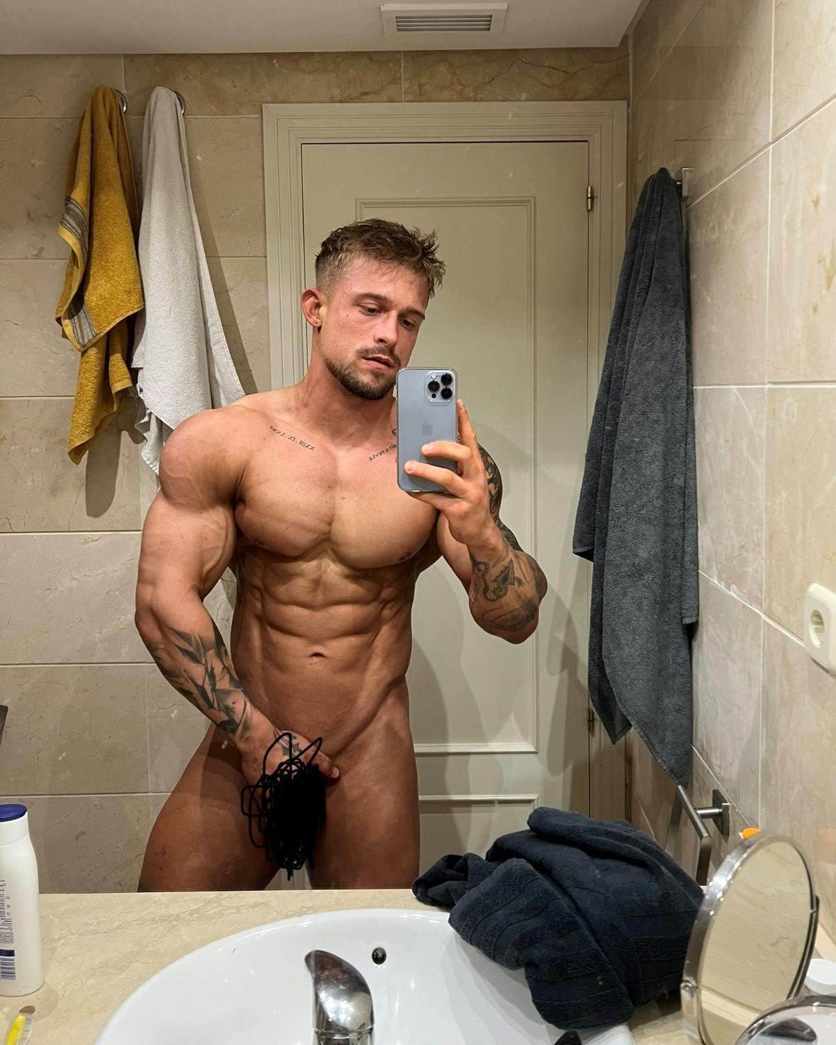 Robin Christensen fik en advarsel, da han delte denne selfie.