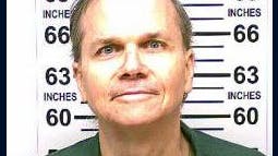 Mark David Chapman har siddet i fængsel i snart 42 år for mordet på John Lennon.
