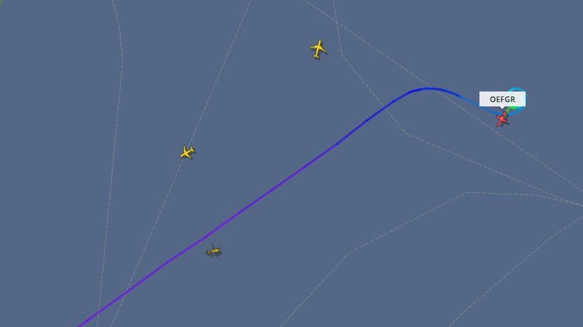 Flyet løb tør for brændstof ud for Letlands kyst og styrtede på få minutter mod havet. Det er sendt en redningshelikopter mod ulykkesstedet, men alle fire ombord på det tyske privatfly frygtes omkommet.