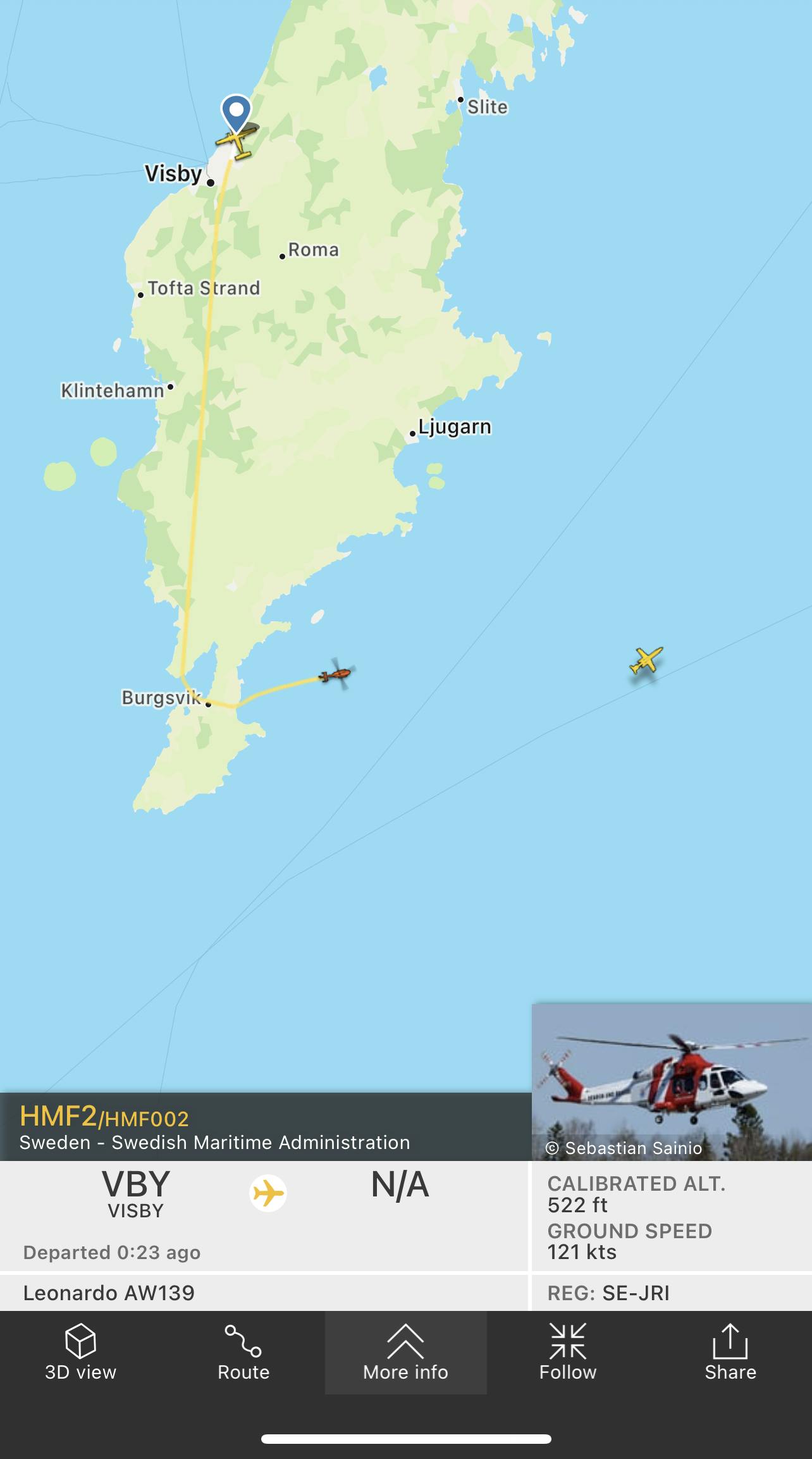 Der blev sendt en redningshelikopter i retning mod det sted, man forventede, at flyet ville styrte ned.