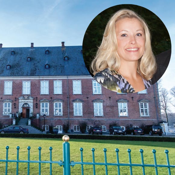 Louise Albinus åbner Valdemars Slot for offentligheden i ny boligreportage. 