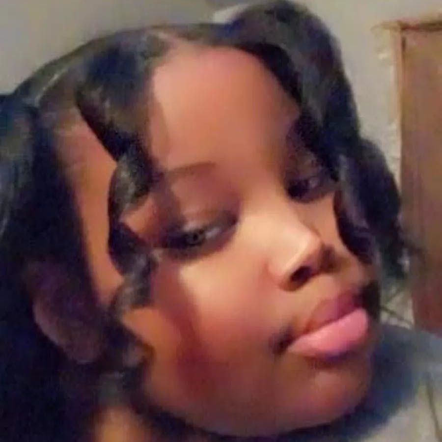 10-årige Na'Mylah blev fundet dræbt få timer efter hun forsvandt fra sit hjem i Michigan, USA. Hendes 14-årige stedbror, Jameion Peterson, er blevet anholdt og sigtet for drabet.