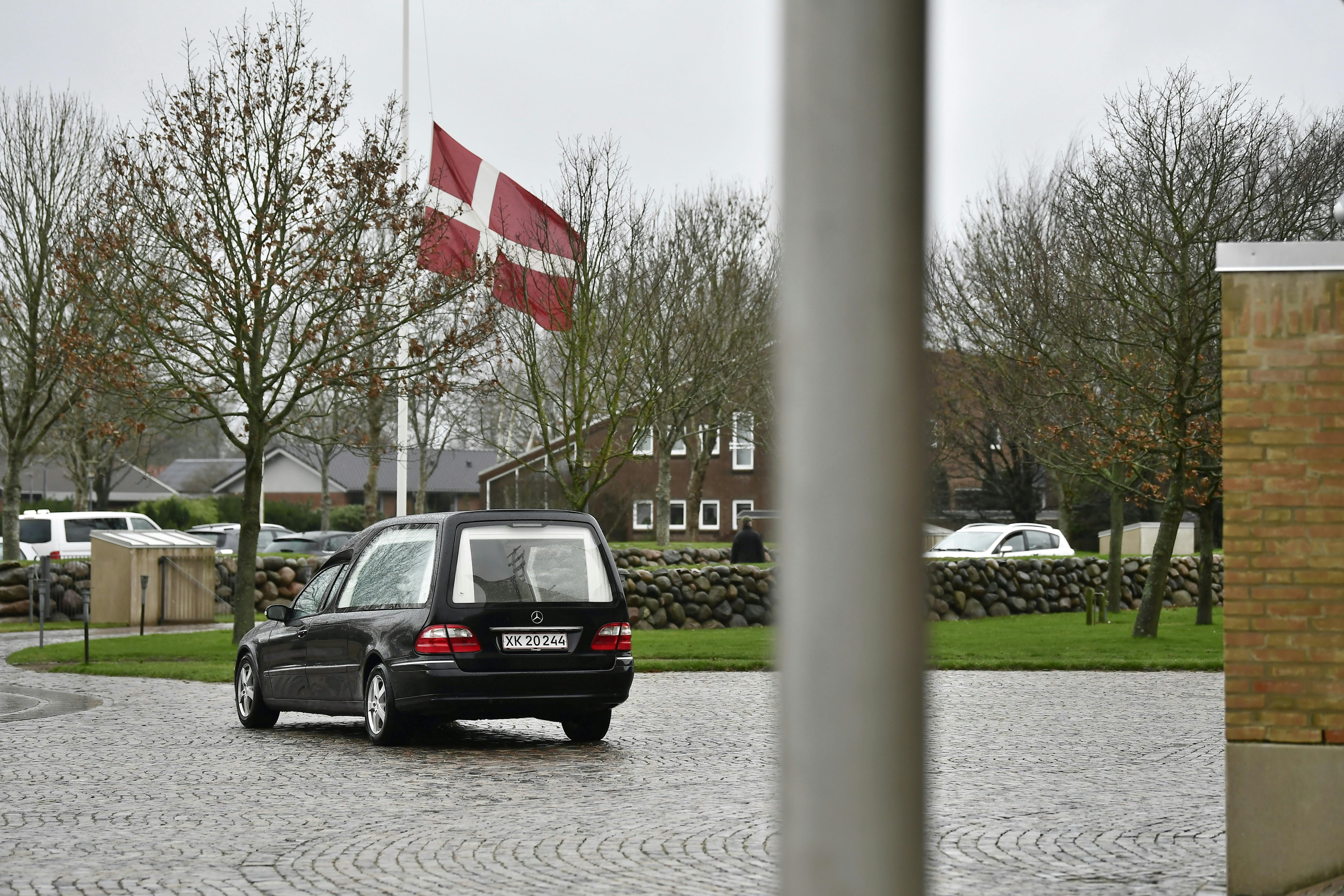 Efter Louisa blev bisat fra Fonnesbæk Kirke i barndomsbyen Ikast, valgte hendes familie at sprede asken i Vejle Fjord.

– Jeg tror, det var lige, hvad hun ville have ønsket – at ende i naturen, som hun elskede så meget. Men det var slet ikke til at