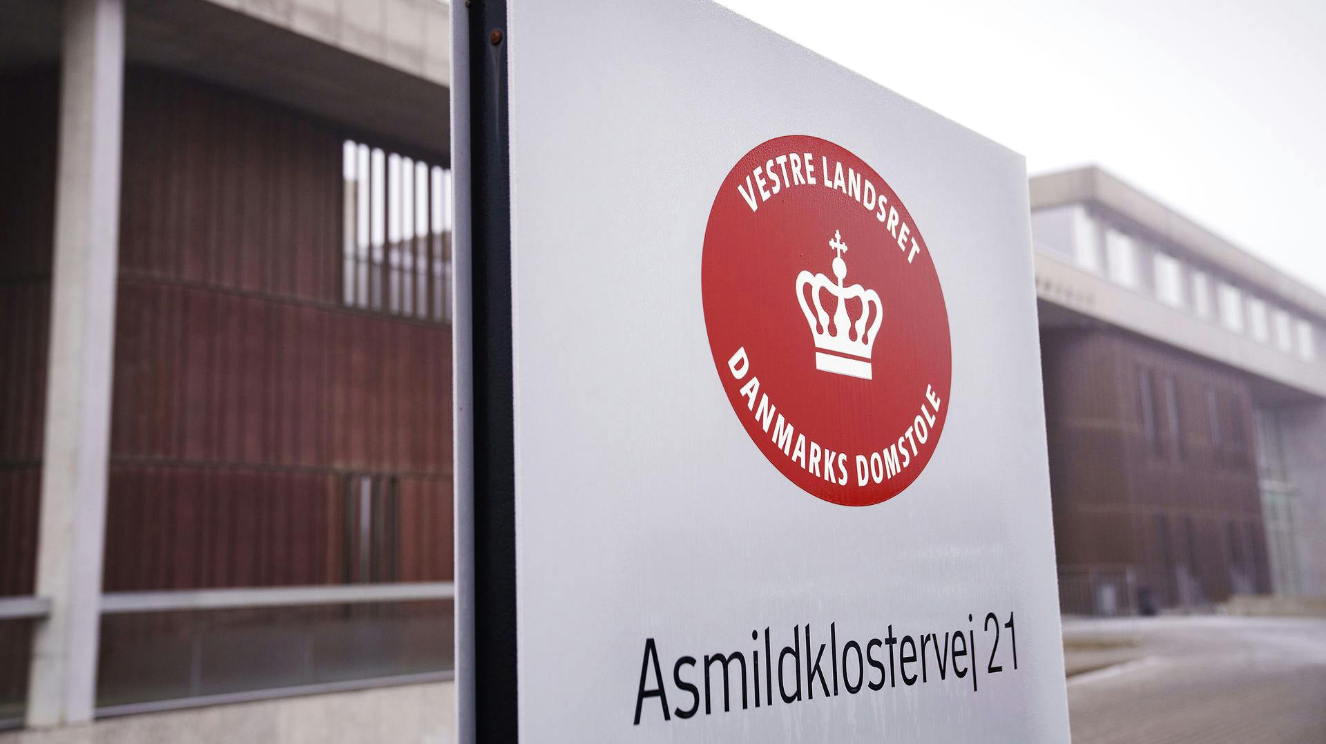 Vestre Landsret har tirsdag idømt en 21-årig mand 12 års fængsel for drabet på sin far.