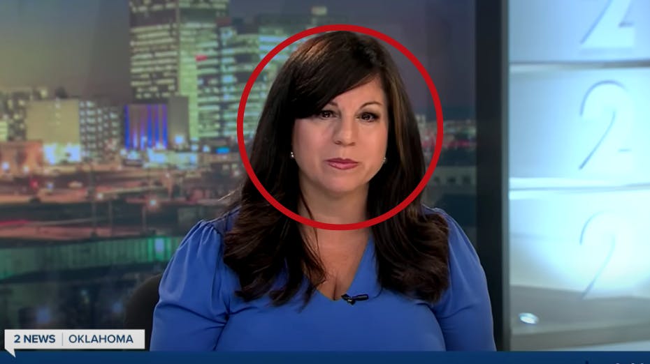 Julie Coin var godt i gang med en direkte nyhedsudsendelse, da hun fik et slagtilfælde. nbsp;