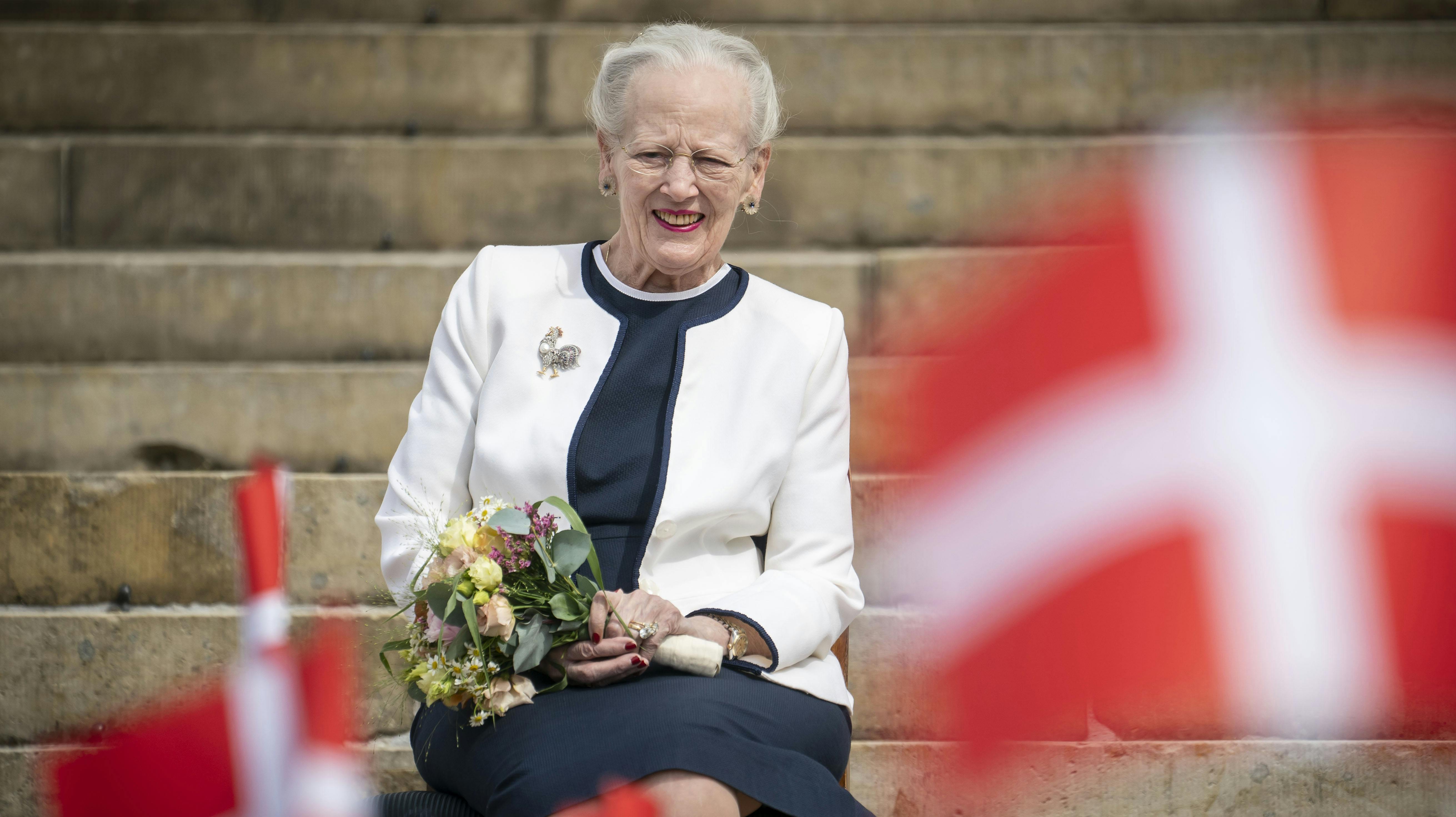 Dronning Margrethe kan frygte, at flagene alligevel ikke findes frem i weekenden.