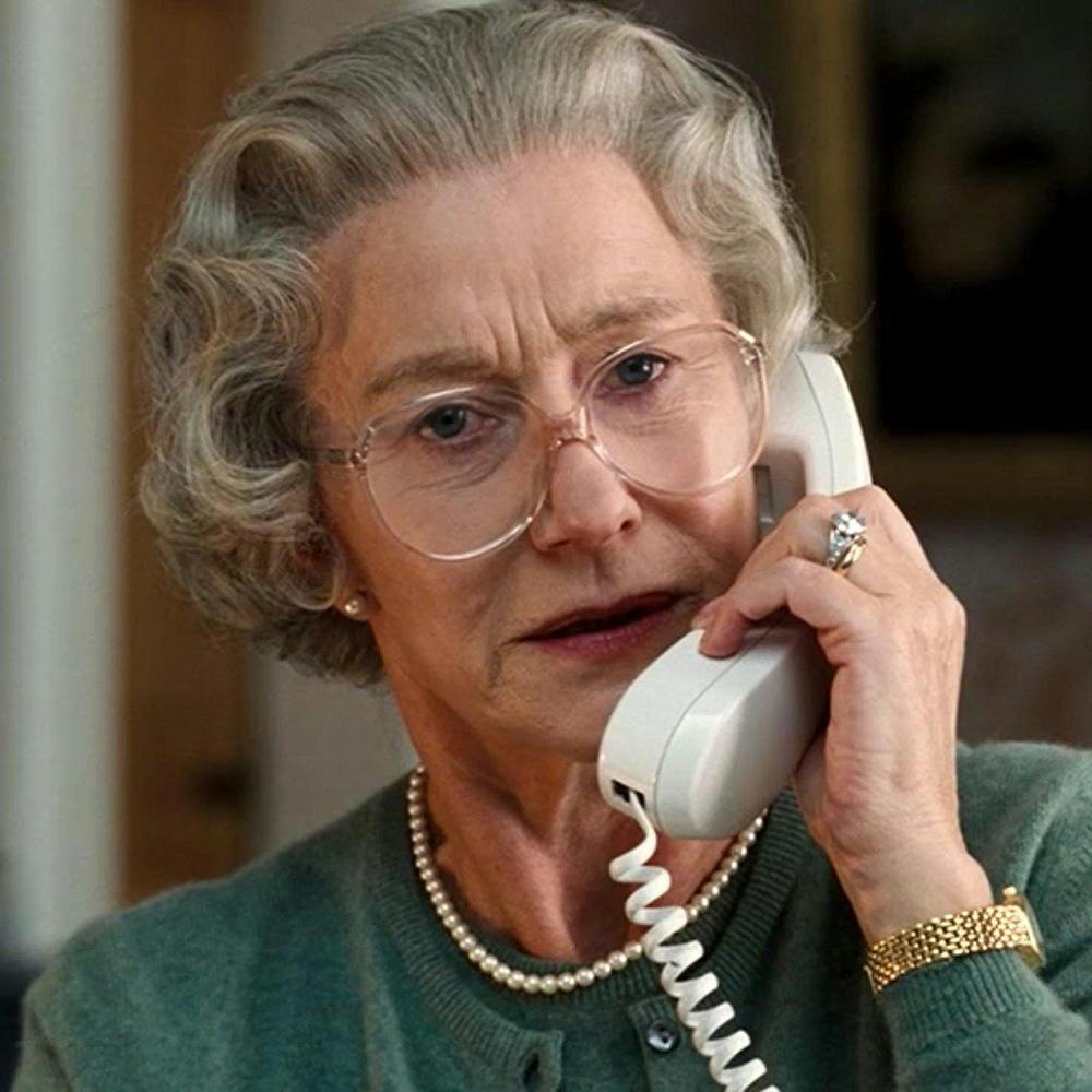 Helen Mirren som dronning Elizabeth II i "The Queen" fra 2006. Mirren vandt en Oscar-statuette for bedste kvindelige hovedrolle. Det var dog ikke første gang, hun havde spillet den engelske dronning. Hun har nemlig også spillet Elizabeth i teaterstyk