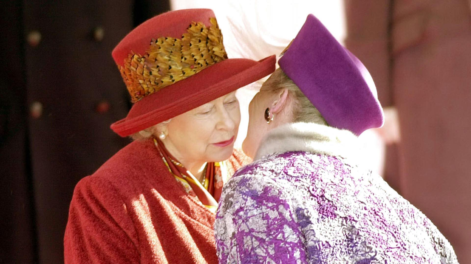 Båndet mellem Margrethe og Elizabeth var stærkt – og kærligt – som veninderne her viser i februar 2000, da Margrethe besøgte England i tre dage.