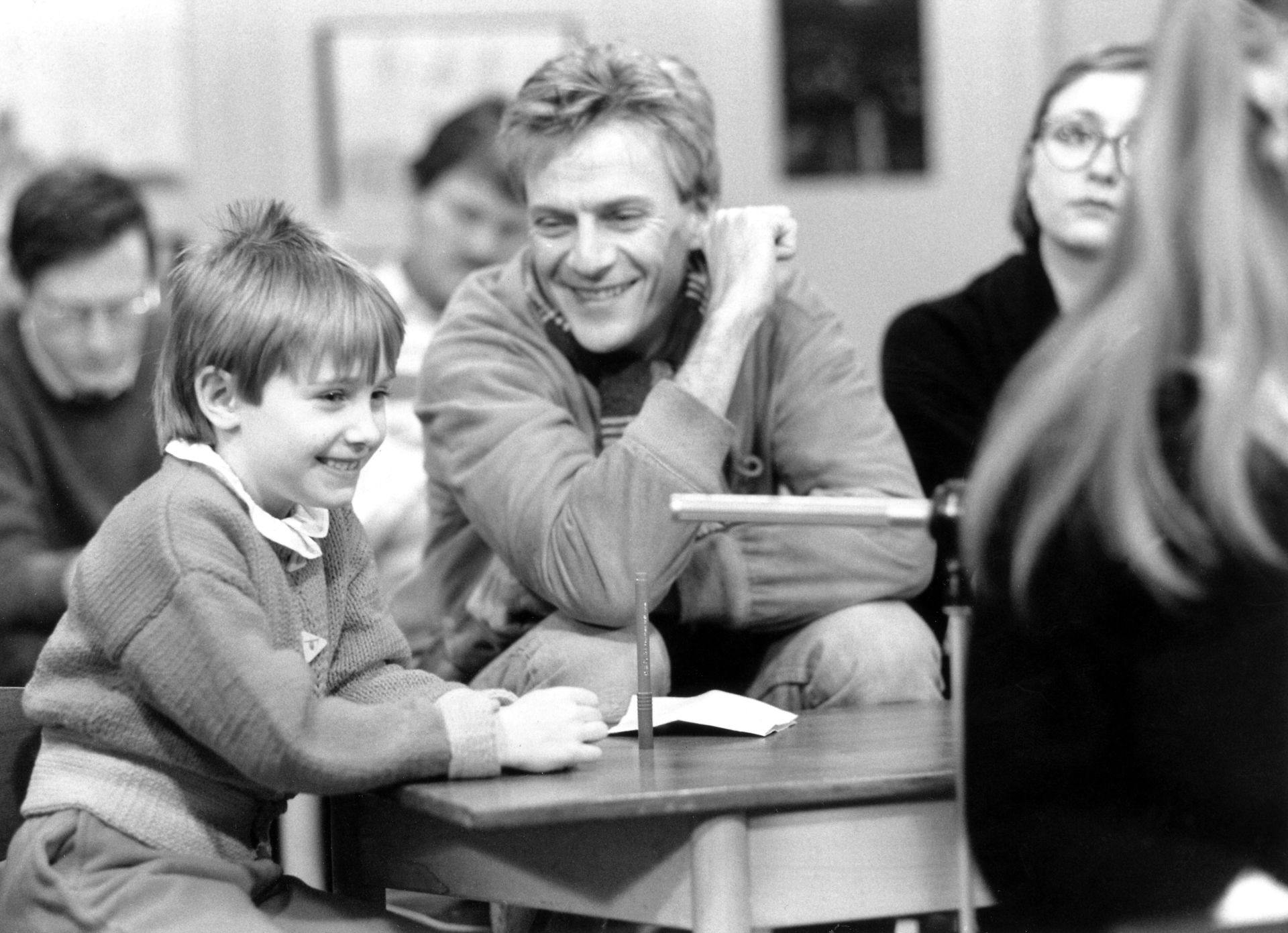 Barbara Topsøe-Rothenborg var som barnestjerne meget berømt i Danmark. Her ses hun sammen med skuespilleren Jesper Christensen i DR's tv-serie Nana.