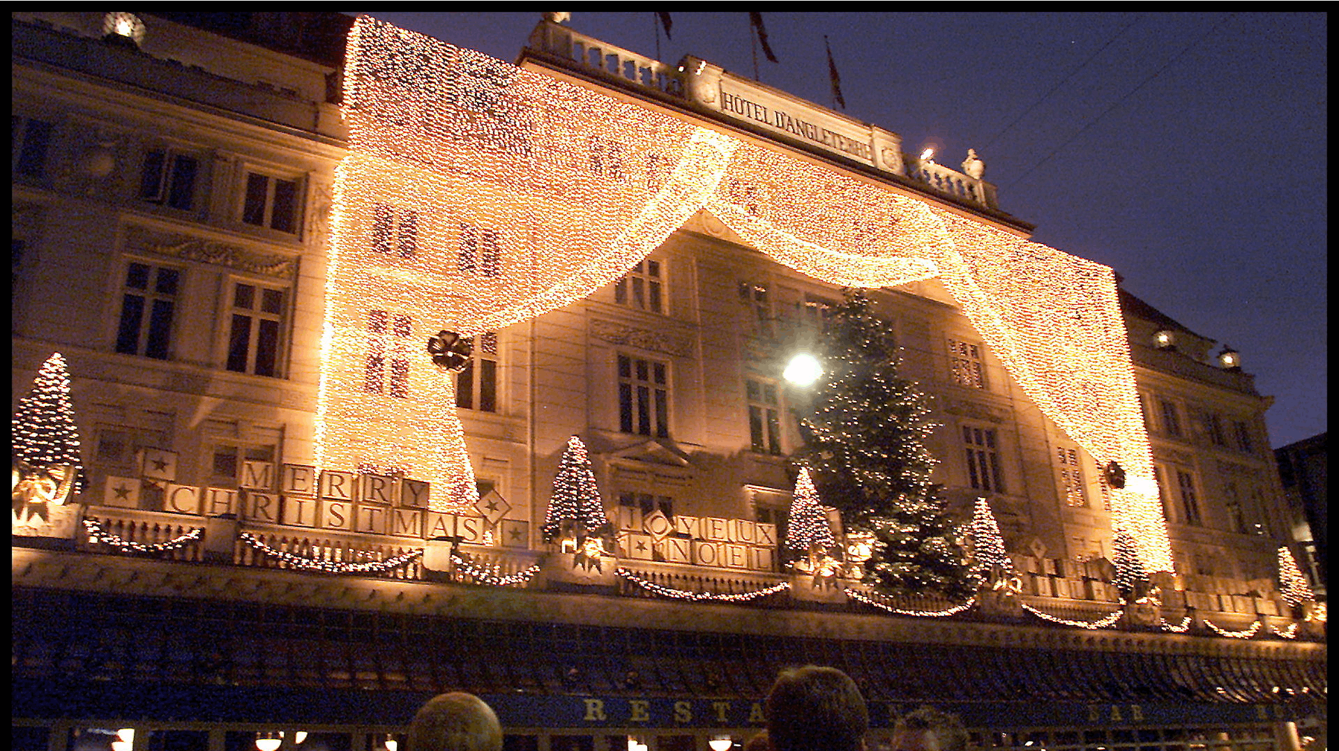 Der bliver ingen julebelysning på d'Angleterres facade i år.