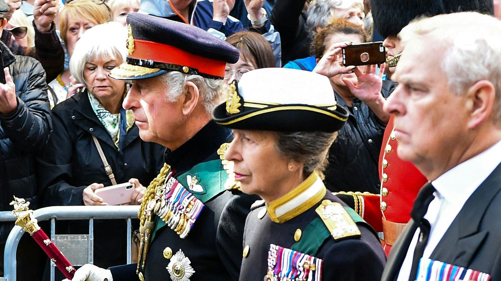 En skotsk mand delte sine uforbeholdne meninger om prins Andrew under mindehøjtideligheden.