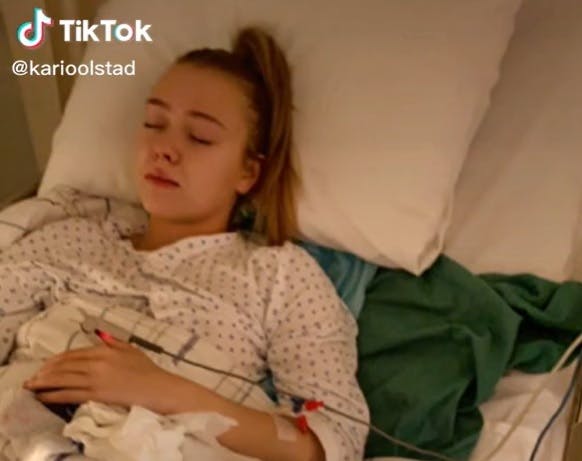 Kari Olstad under en af sine indlæggelser i forbindelse med sygdommen.