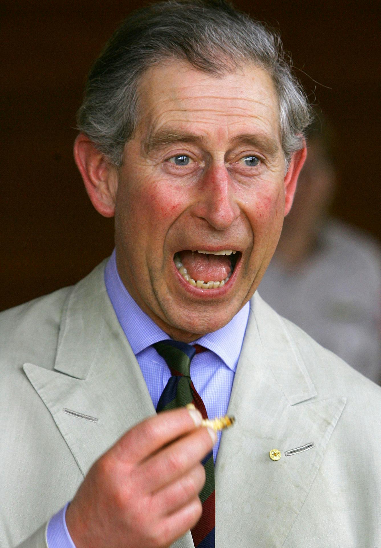 Her får Charles en bid mad i 2005.