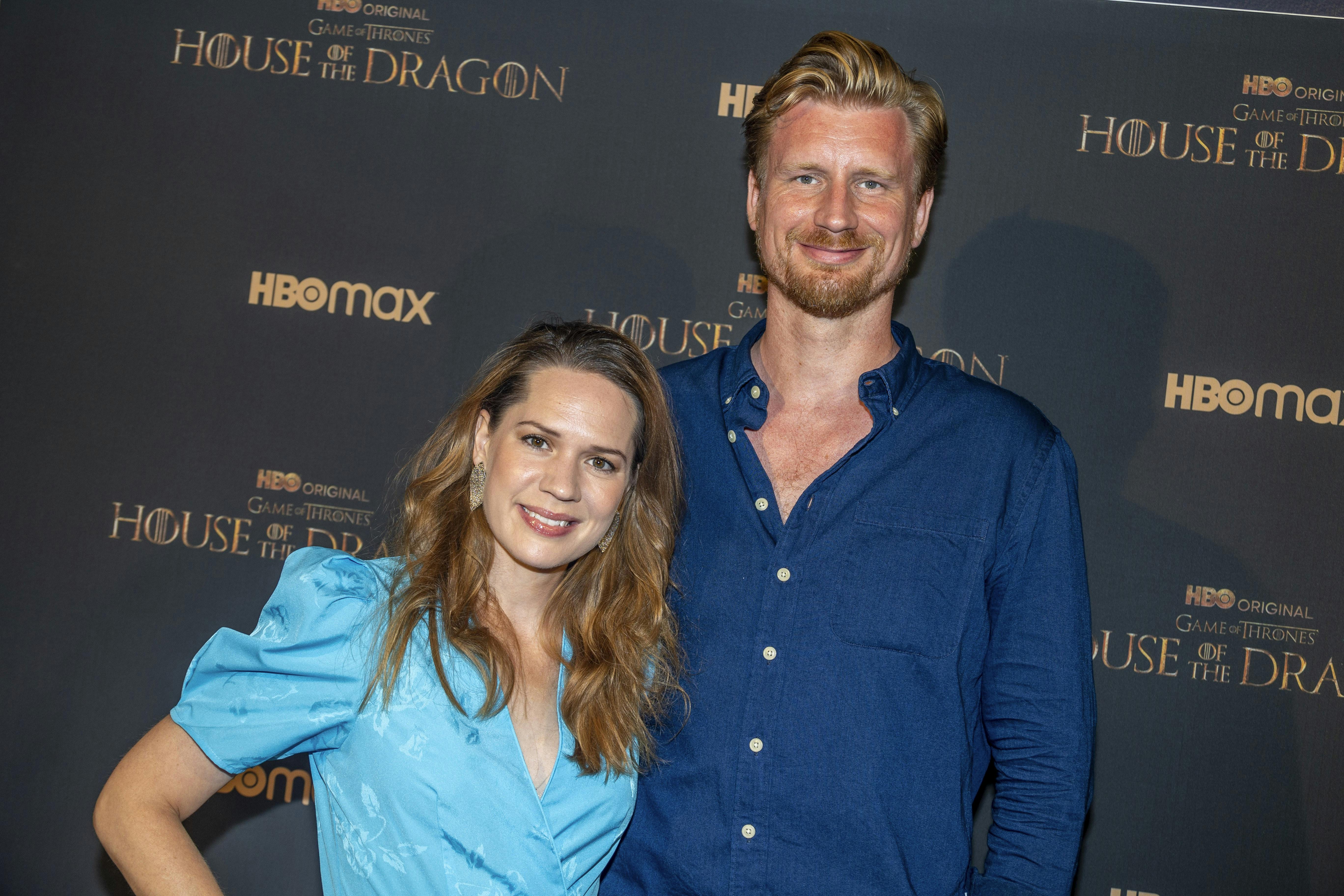 Amalie Dollerup og Andreas Jebro blev gift i 2017. 1. maj overtog de nøglerne til et hus i Virum nord for København.