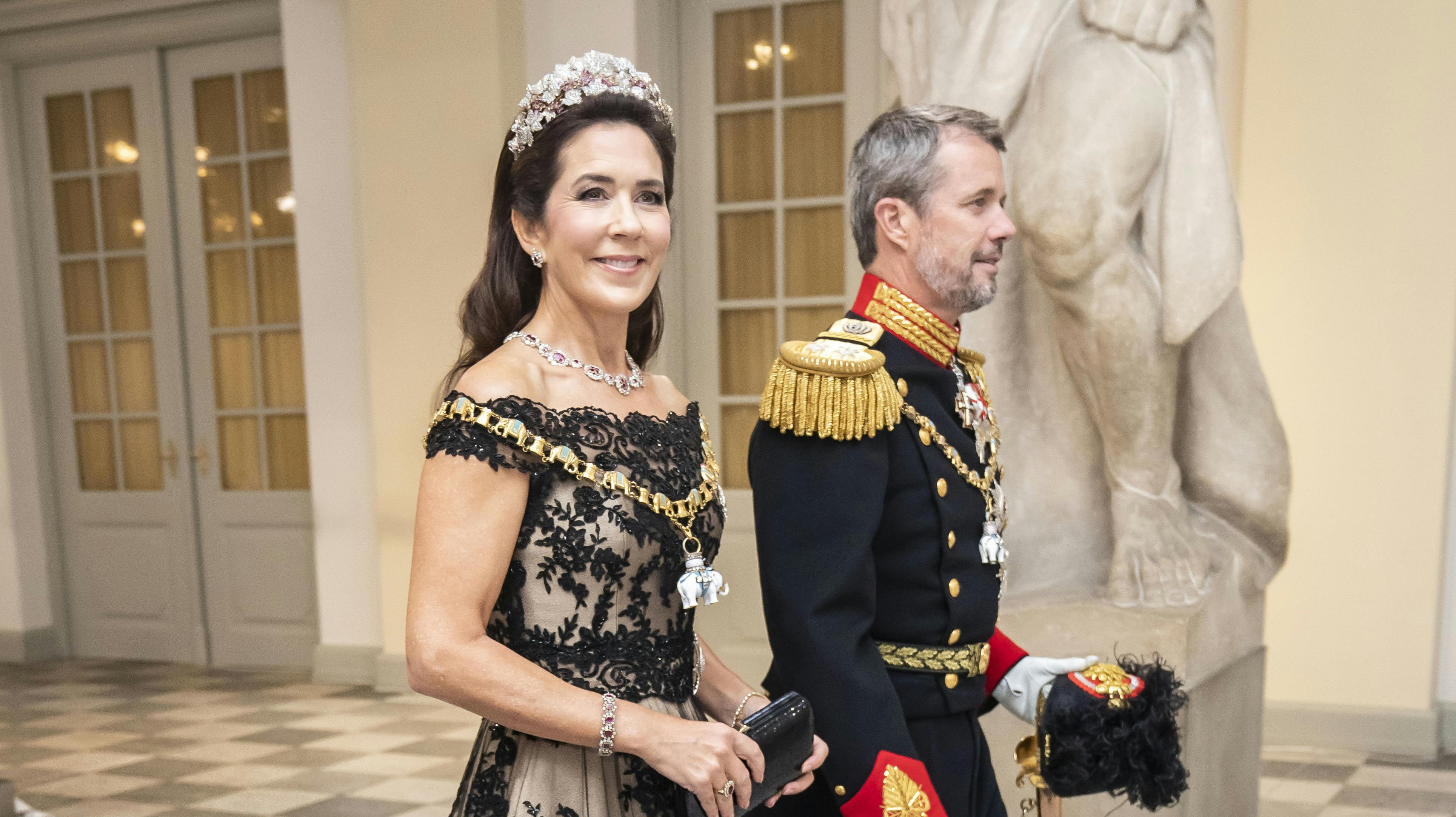 Her er kronprinsesse Mary og kronprins Frederik fotograferet i forbindelse med dronning Margrethes gallataffel. 
