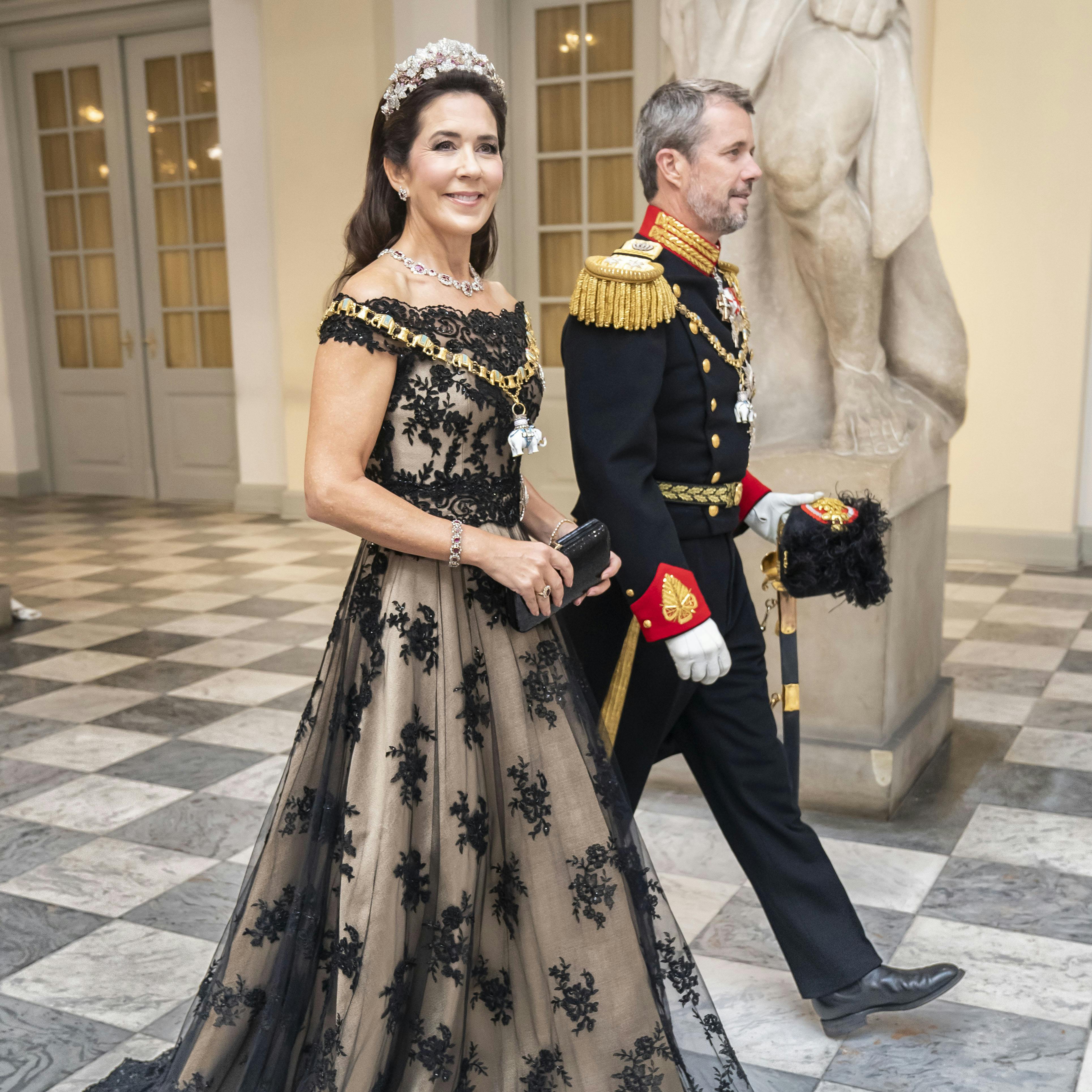 Her er kronprinsesse Mary og kronprins Frederik fotograferet i forbindelse med dronning Margrethes gallataffel. 