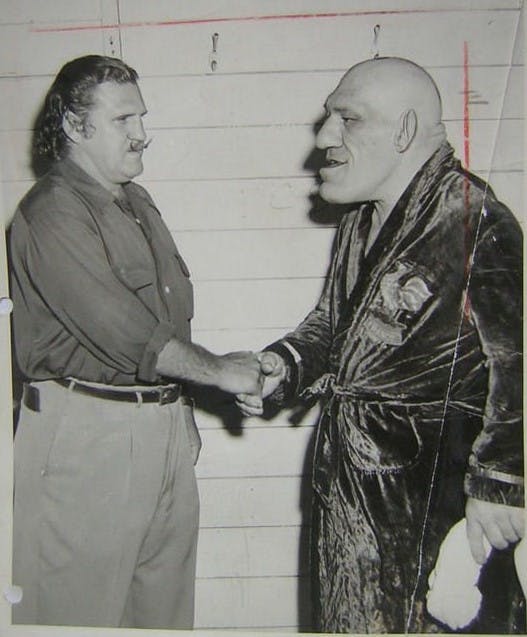 Maurice Tillets store statur gjorde ham godt i sit virke som wrestler. 