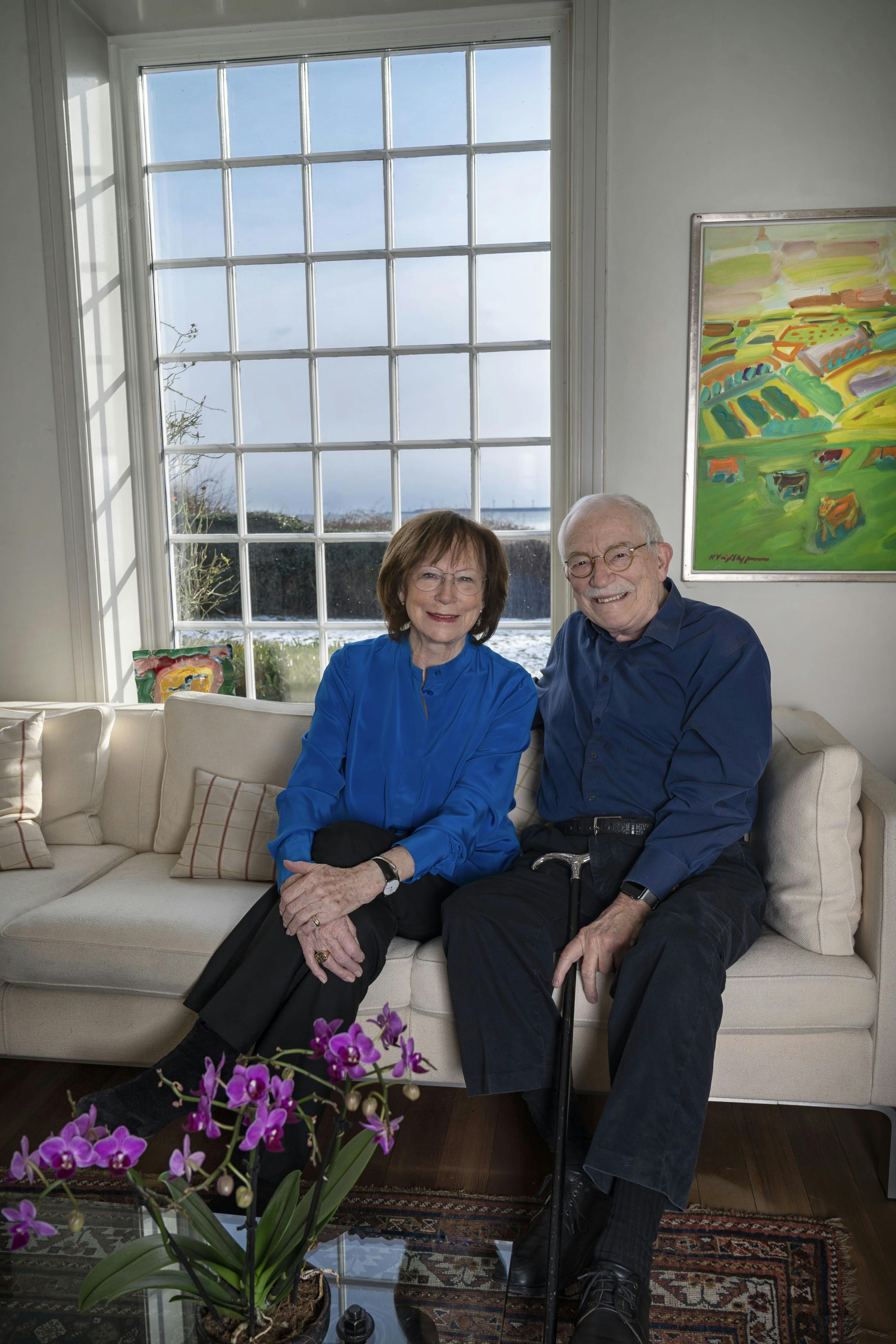 Lyse farver og udsigt til vandet.