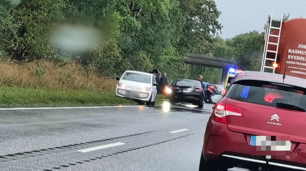 Den ene af de tilskadekomne er fløjet til Rigshospitalet.