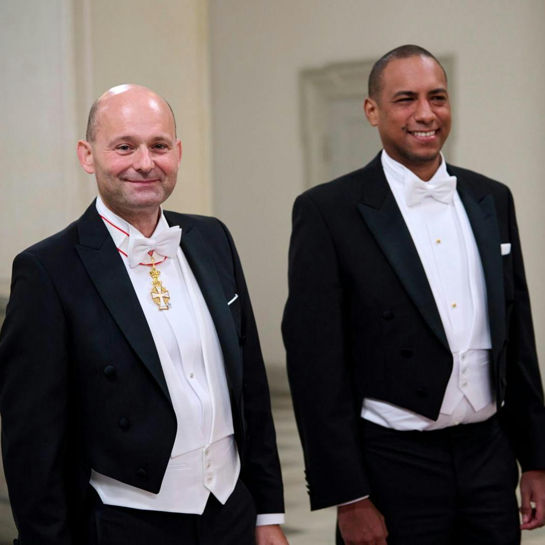 Søren Pape Poulsen og Josue Medina Vasquez til taffel hos dronningen.