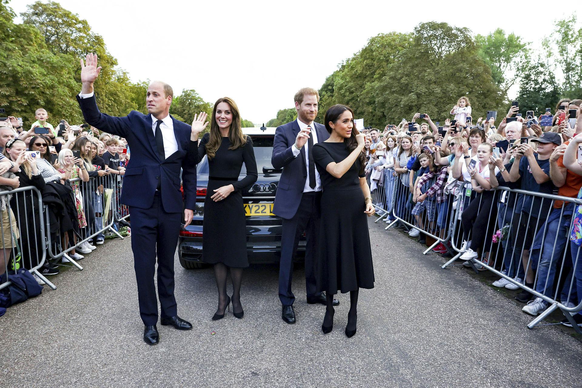 Fra venstre: Prins William, prinsesse Kate, prins Harry og Meghan Markle ved Windsor Castle den 10. september.
