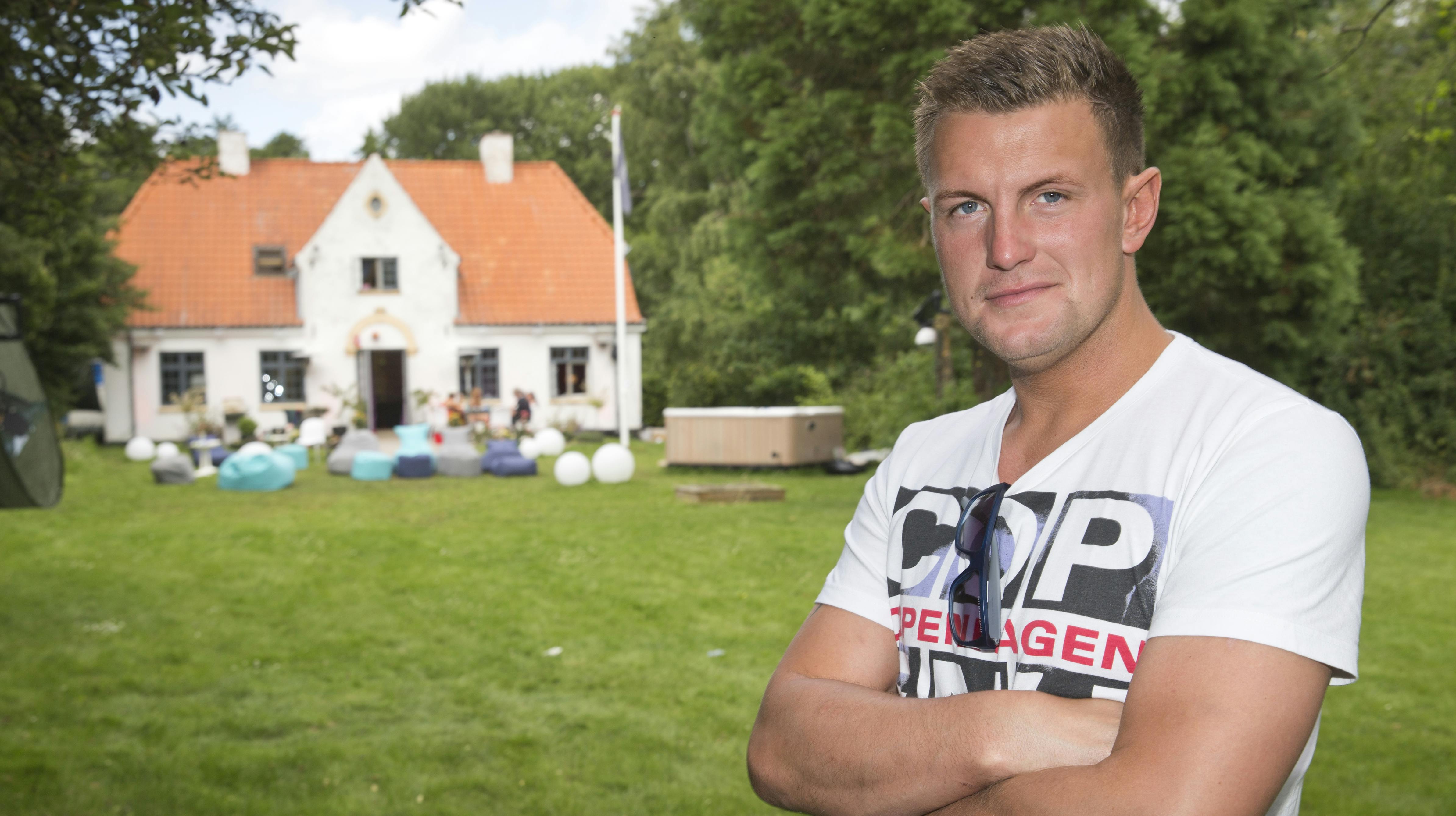 Dolken blev kendt blandt danskerne, da han deltog i programmet "Kongerne af Rømø" i 2012.