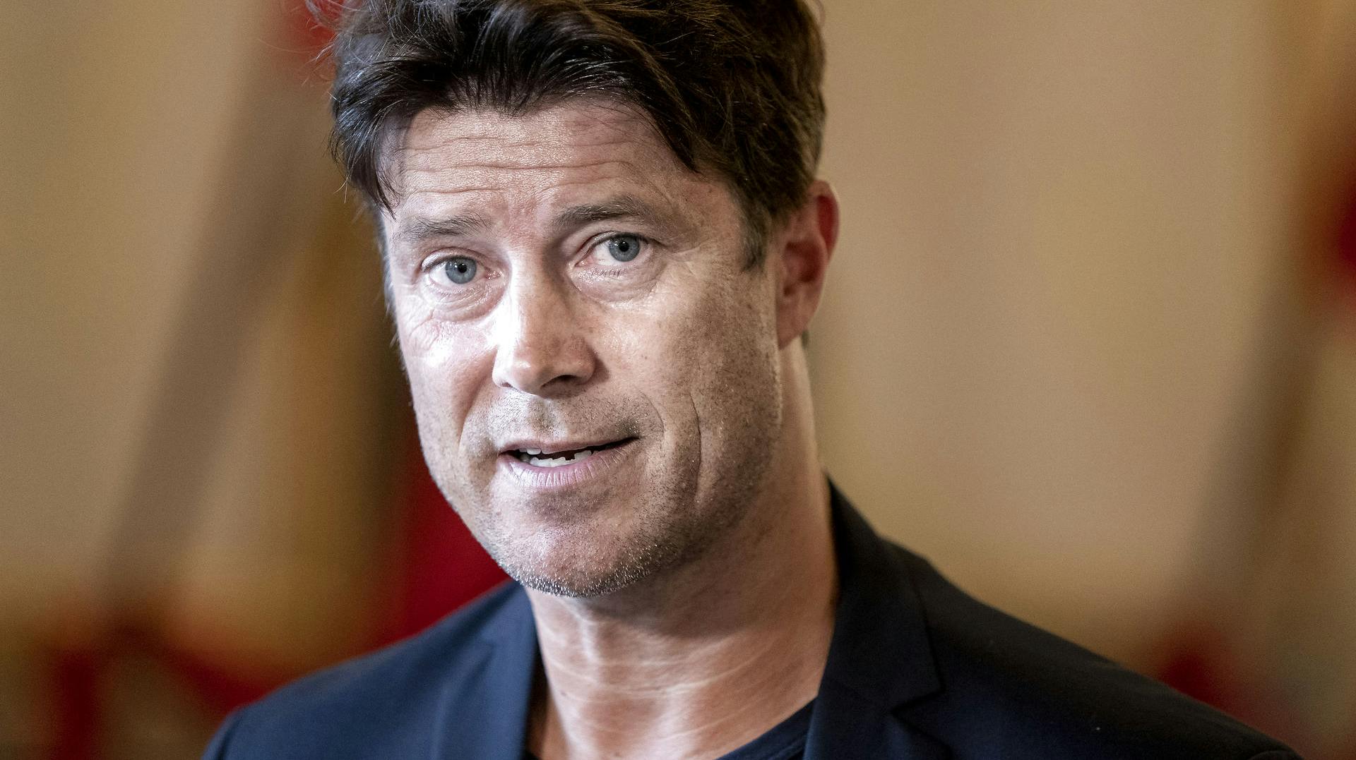 Brian Laudrup svarer nu på kritikken af ham.